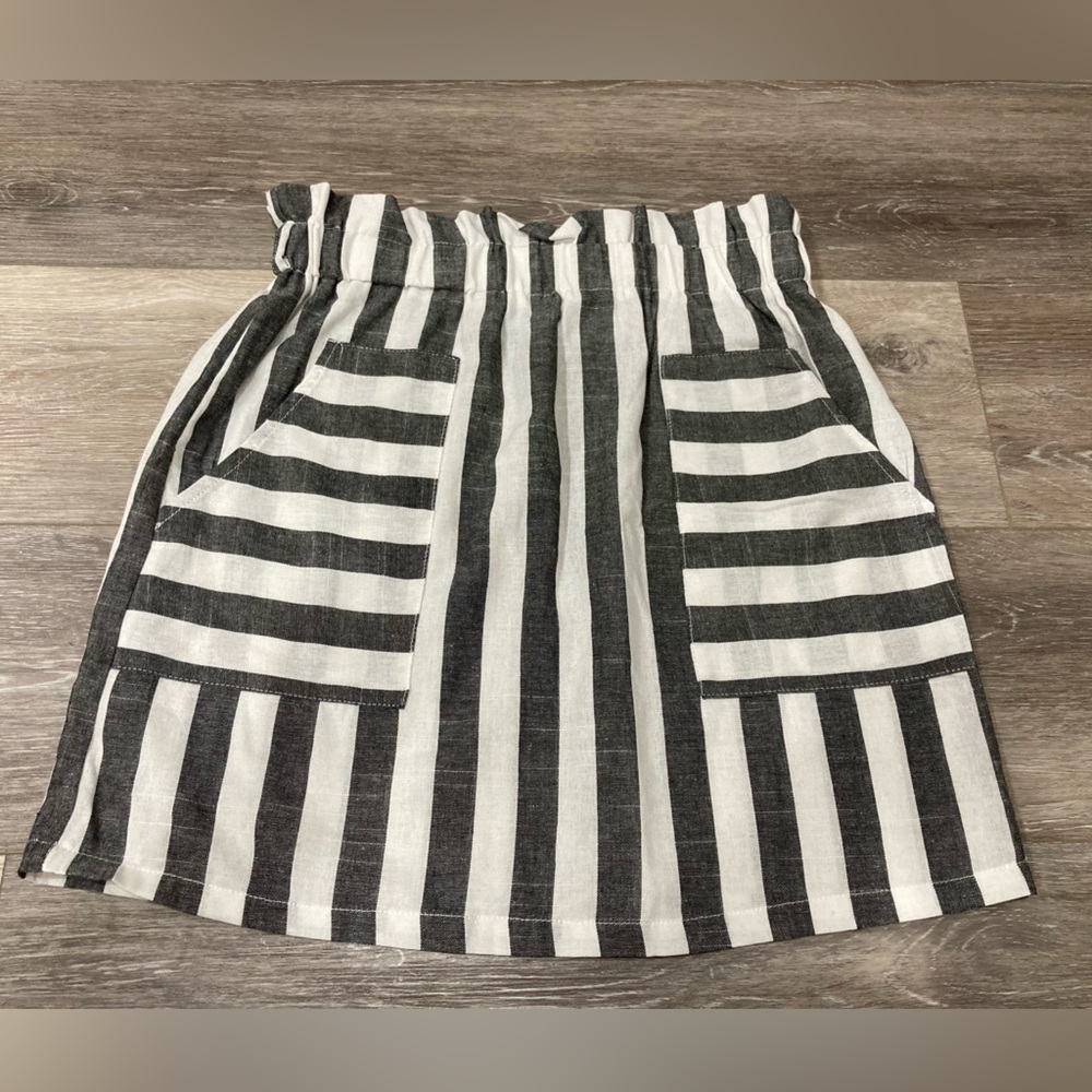 Shein Striped Dark Grey/Black and White Women's Skirt with Pockets